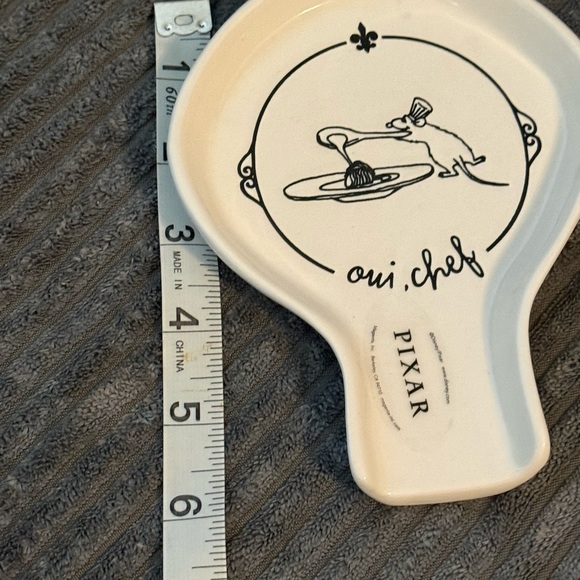 Rae Dunn Disney Pixar Ratatouille White & Black Spoon Rest - OUI,CHEF- New - Picture 4 of 5
